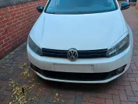 Gebraucht VW Golf VI 105 PS (77 kW) 2012 Weiß Kleinwagen