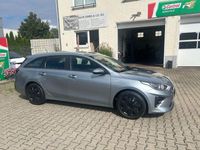 Gebraucht Kia Ceed 99 PS (72 kW) 2019 (css) lunar silver m (metallic) Kleinwagen