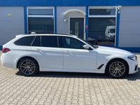 Gebraucht BMW 520 M Sport 190 PS (139 kW) 2022 Alpinweiss iii Kombi