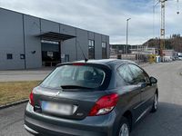 Gebraucht Peugeot 207 Urban Move 73 PS (53 kW) 2011 Grau Coupé