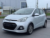 Gebraucht Hyundai i10 Edition 67 PS (49 kW) 2015 Silber Kleinwagen