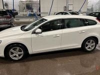 Gebraucht Volvo V60 Momentum 150 PS (110 kW) 2017 Weiß Kombi