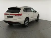 Gebraucht VW Touareg R-line 286 PS (210 kW) 2024 Sechura beige metallic SUV