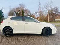 Gebraucht Alfa Romeo Giulietta 170 PS (125 kW) 2012 Weiß Kleinwagen