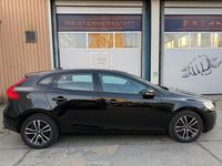 Gebraucht Volvo V40 Momentum 120 PS (88 kW) 2017 Schwarz Limousine