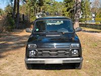 Usata Lada Urban 83 CV (61 kW) 2017 Nero SUV