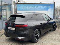 gebraucht BMW iX xDrive40 Sportpaket LASER B&W HUD DAB