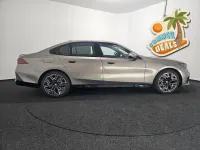Neu BMW 550e M Sport 489 PS (359 kW) 2026 Grau Limousine