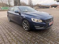 Gebraucht Volvo V60 Ocean Race 150 PS (110 kW) 2016 Ocean blue ii / metallic Kombi