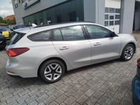 Używany Ford Focus Cool & Connect 125 KM (91 kW) 2022 Srebrny Sedan/Limuzyna