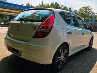 Gebraucht Hyundai i30 Edition+ 109 PS (80 kW) 2011 Weiß Kombi