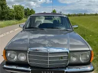 Gebraucht Mercedes E230 136 PS (100 kW) 1983 Grau Limousine