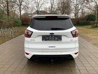 Gebraucht Ford Kuga 150 PS (110 kW) 2019 Weiß SUV