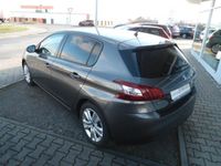 Gebraucht Peugeot 308 Active 131 PS (96 kW) 2017 Platiniumgrau/metall Limousine