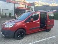 Gebraucht Peugeot Partner Tepee Premium 120 PS (88 kW) 2011 Rot Van / Kleinbus