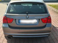 Gebraucht BMW 320 184 PS (135 kW) 2010 Grau Kombi
