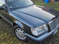 Gebraucht Mercedes 220 150 PS (110 kW) 1993 Schwarz Coupé