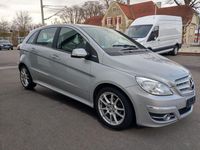 Gebraucht Mercedes B180 116 PS (85 kW) 2011 Silber Van / Kleinbus