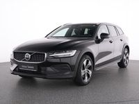 Gebraucht Volvo V60 CC Plus 197 PS (144 kW) 2024 Schwarz onyx black / metallic Kombi