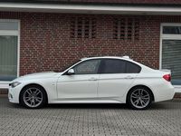 Gebraucht BMW 318 Shadowline 150 PS (110 kW) 2016 Alpinweiss iii Limousine