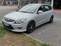 Gebraucht Hyundai i30 90 PS (66 kW) 2012 Silber Kombi