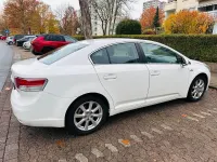 Gebraucht Toyota Avensis 150 PS (110 kW) 2010 Weiß Limousine
