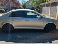 Second-hand VW Jetta 2006 Auriu Berlinǎ