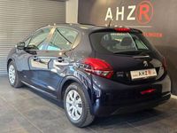 Gebraucht Peugeot 208 Active 89 PS (65 kW) 2017 Schwarz Kleinwagen