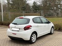 Gebraucht Peugeot 208 68 PS (50 kW) 2016 Weiß Kleinwagen