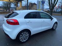 Gebraucht Kia Rio Edition 7 86 PS (63 kW) 2014 Weiß Limousine