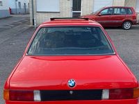 Gebraucht BMW 323 143 PS (105 kW) 1982 Rot Coupé