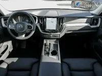 Gebraucht Volvo XC60 Plus 197 PS (144 kW) 2023 Inscription crystal white pear SUV