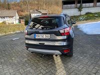 Gebraucht Ford Kuga Titanium 150 PS (110 kW) 2018 Grau SUV