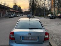 Gebraucht Skoda Octavia 102 PS (75 kW) 2009 Silber Limousine