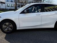 Gebraucht BMW 118 Advantage 136 PS (100 kW) 2022 Weiß Kleinwagen