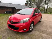 Gebraucht Toyota Yaris Multidrive S 99 PS (72 kW) 2013 Rot Kleinwagen