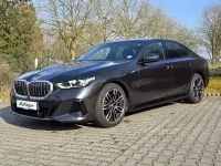 Gebraucht BMW 520 M Sport 190 PS (139 kW) 2025 Sophistograu brillanteffekt (metallic) Limousine