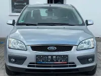 Używany Ford Focus Ghia 101 KM (74 kW) 2005 Srebrny Sedan/Limuzyna