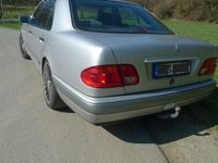 Gebraucht Mercedes E230 Classic 150 PS (110 kW) 1996 Silber Limousine