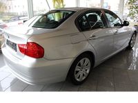 Gebraucht BMW 318 143 PS (105 kW) 2009 Silber metallic Limousine