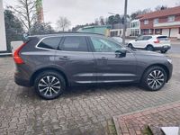 Gebraucht Volvo XC60 Core 197 PS (144 kW) 2023 Platinum grey / metallic SUV