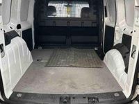 Gebraucht VW Caddy 102 PS (75 kW) 2024 Weiß Van / Kleinbus