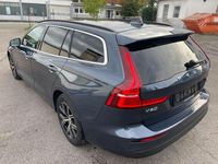 Gebraucht Volvo V60 Core 197 PS (144 kW) 2024 Blau Kombi