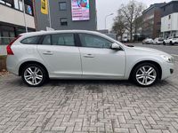 Gebraucht Volvo V60 114 PS (83 kW) 2011 Grau Kombi