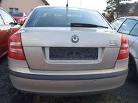 Gebraucht Skoda Octavia Elegance 116 PS (85 kW) 2005 Saharabeige metallic Limousine