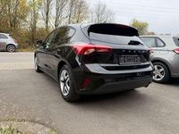Usado Ford Focus Cool & Connect 120 CV (88 kW) 2022 Negro Utilitario