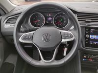 gebraucht VW Tiguan Life 2,0 l TSI+4M+190Ps+DSG+AHZV+Panoram.