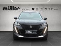 Gebraucht Peugeot e-2008 Allure 100 kW (136 PS) 2022 Perla nera schwarz metallic (metallic) SUV