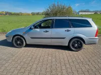 Używany Ford Focus 101 KM (74 kW) 2004 Szary Sedan/Limuzyna