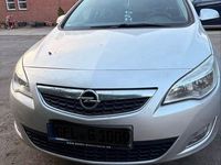Używany Opel Astra Selection 140 KM (102 kW) 2011 Srebrny Kombi